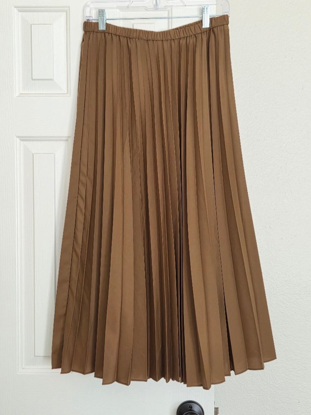 UNIQLO Long Pleated Brown Skirt M
